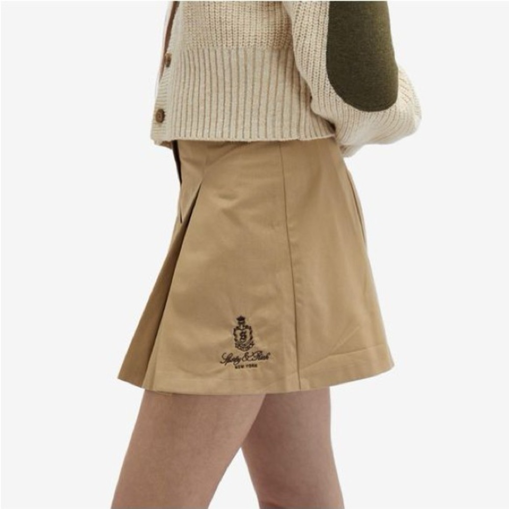 NWT SPORTY and RICH vendome pleated mini skirt size M khaki natural color